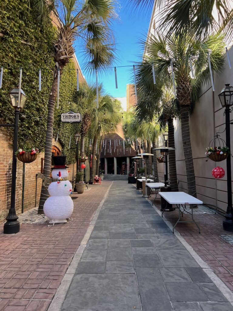 hutson alley at christmas in charleston